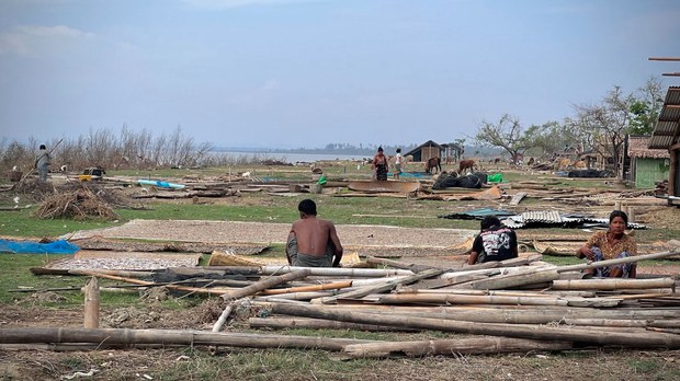 မိုခါကြောင့် ရွာလုံးကျွတ်ပျက်စီးသွားတဲ့ စစ်တွေ တံငါရွာ မိုခါကြောင့် ရွာလုံးကျွတ်ပျက်စီးသွားတဲ့ စစ်တွေ တံငါရွာ
