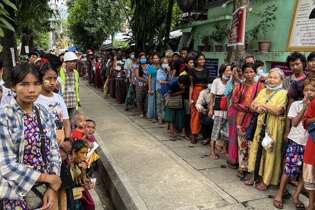 စားဝတ်နေရေးခက်ခဲလာတဲ့ ရန်ကုန်မြို့ခံများ