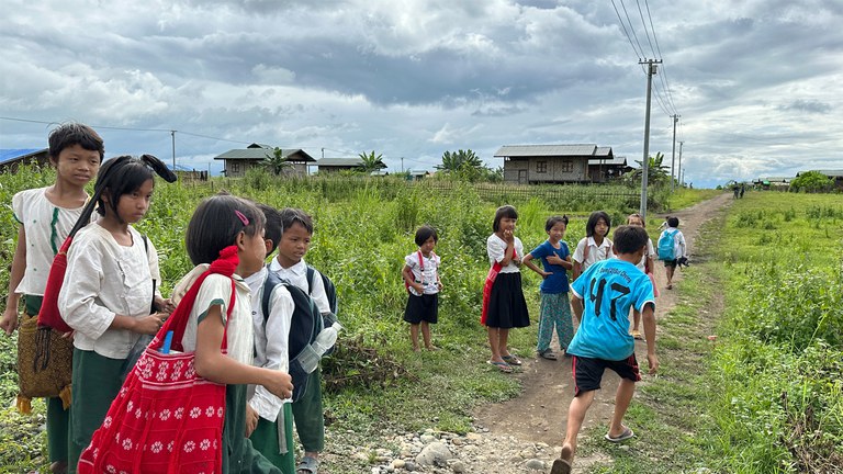 ပူတာအိုမှ စစ်ဘေးဒုက္ခသည် ကလေးငယ်များအား ၂၀၂၃ ခုနှစ် သြဂုတ်လ ၁၇ ရက်နေ့က တွေ့ရစဉ်။ (Photo: RFA)