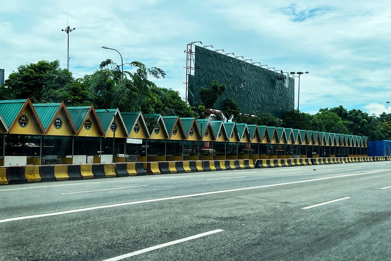 ရန်ကုန်မြို့ ကမ်းနားလမ်း ညဈေးဆိုင်တန်းများ။
