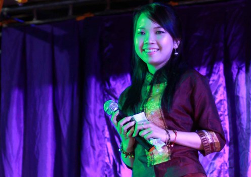 ນັກຮ້ອງຍິງ ສິລປິນລາວ ນາງສາວ ມຸກດາວັນ ສັນຕິພອນ 
