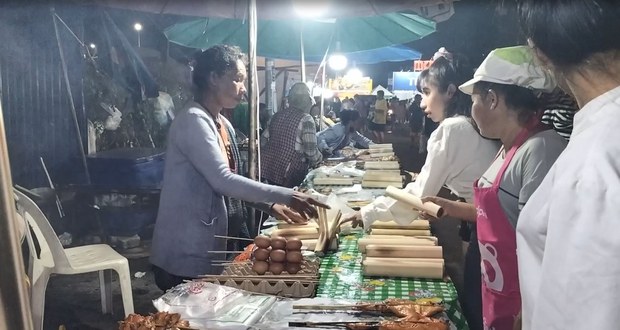 ຈັດງານບຸນ ຊ່ວງເຮືອ ປະເພນີ ປະຈຳປີ ຢ່າງຄຶກຄື້ນ