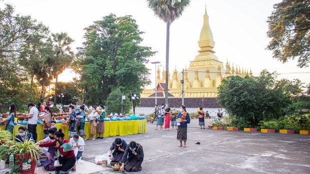 ຕຣຽມສລອງ ບຸນນະມັສການ ພຣະທາຕຫຼວງ ໃນສະພາວະເງິນກີບເຟີ້ ຕຣຽມສລອງ ບຸນນະມັສການ ພຣະທາຕຫຼວງ ໃນສະພາວະເງິນກີບເຟີ້