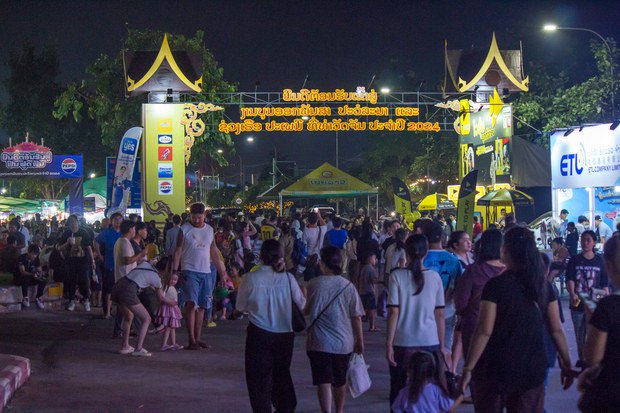 ຄ່າຝາກລົດແພງ ໃນງານບຸນຊ່ວງເຮືອ ທີ່ນະຄອນຫຼວງວຽງຈັນ