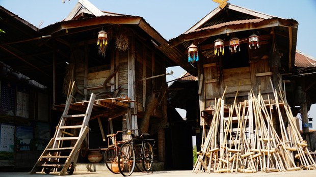 ເຮືອນ ຕາມແບບປະເພນີ ດັ້ງເດີມ ຂອງຄົນໄທດໍາ ເປັນຄ່ານິຍົມ ອີກຢ່າງນຶ່ງ: ຕອນທີ່ ໑໒