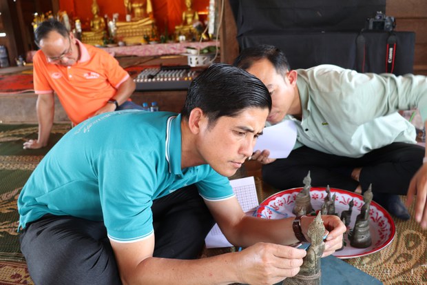 ຊາວບ້ານ ພົບພຣະພຸທທະຮູບ ເກົ່າແກ່ ຢູ່ເມືອງວຽງທອງ ບໍຣິຄຳໄຊ