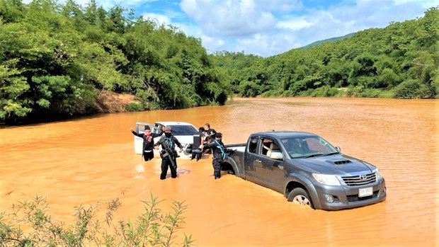 ຍັງມີ ການລັກລອບ ຂົນຣົຖເຖື່ອນ ເຂົ້າລາວ ຍັງມີ ການລັກລອບ ຂົນຣົຖເຖື່ອນ ເຂົ້າລາວ
