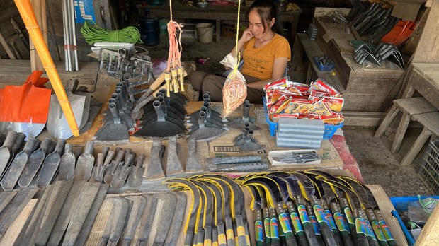 ຜູ້ປະກອບການ ຮຽກຮ້ອງ ພາກຣັຖ ຊ່ອຍ ຍາມເສຖກິຈ ພົບຄວາມຫຍຸ້ງຍາກ: ມາຟັງ ນຳກັນ ຜູ້ປະກອບການ ຮຽກຮ້ອງ ພາກຣັຖ ຊ່ອຍ ຍາມເສຖກິຈ ພົບຄວາມຫຍຸ້ງຍາກ: ມາຟັງ ນຳກັນ