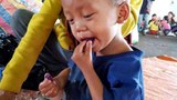 ເດັກນ້ອຍຈາກເຂື່ອນແຕກ ຢູ່ຢ່າງ ອຶດຢາກ