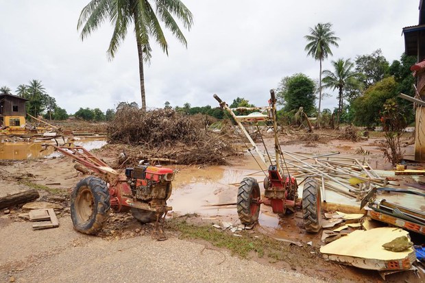 ຜູ້ປະສົບພັຍເຂື່ອນແຕກ ໄດ້ຮັບ ໃບຕາດິນ ຜູ້ປະສົບພັຍເຂື່ອນແຕກ ໄດ້ຮັບ ໃບຕາດິນ