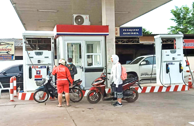 ປະຊາຊົນບໍ່ໜ້ອຍ ເດືອດຮ້ອນ ຈາກການຂຶ້ນລາຄານ້ຳມັນ