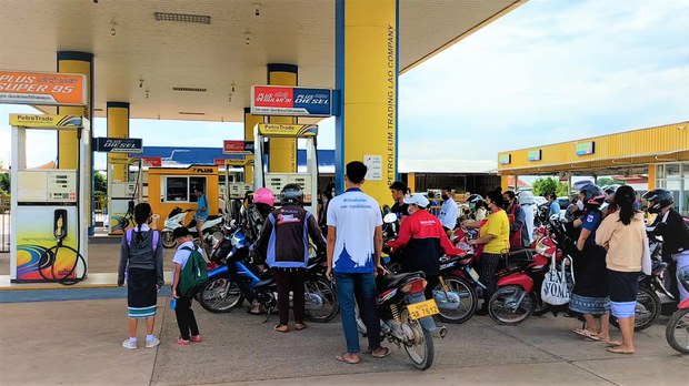ທາງການລາວ ພະຍາຍາມ ສນອງ ນໍ້າມັນເຊື້ອເພີງ ໃຫ້ພຽງພໍ