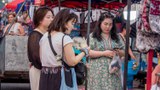 ຄົນນໍາທ່ຽວຈີນຜິດກົດໝາຍ ພາຄົນຈີນ ທ່ຽວຢູ່ນະຄອນຫຼວງວຽງຈັນ ແລະແຂວງຫຼວງພະບາງ