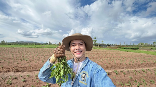 ສໍາພາດ ເຈົ້າຂອງ ຟາມປູກຜັກ ລັກກີ້