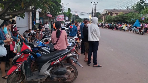 ທາງການລາວ ຍັງອອກໜັງສື ເດີນທາງ ຊັກຊ້າ