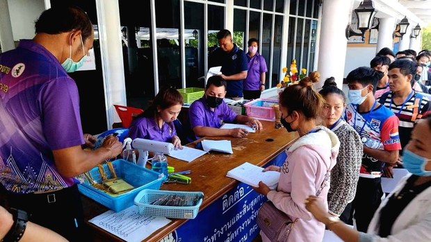 ຄົນງານລາວຢູ່ໄທຍ ສາມາດເຮັດວຽກໄດ້ ໃນລະຫວ່າງດຳເນີນການ ຕໍ່ໃບອະນຸຍາດ ຄົນງານລາວຢູ່ໄທຍ ສາມາດເຮັດວຽກໄດ້ ໃນລະຫວ່າງດຳເນີນການ ຕໍ່ໃບອະນຸຍາດ