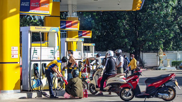 ຊາວລາວບໍ່ພໍໃຈ ກັບລາຄານໍ້າມັນ ທີ່ປັບຂື້ນຕື່ມອີກ ຊາວລາວບໍ່ພໍໃຈ ກັບລາຄານໍ້າມັນ ທີ່ປັບຂື້ນຕື່ມອີກ
