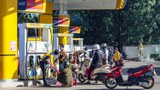 ຊາວລາວບໍ່ພໍໃຈ ກັບລາຄານໍ້າມັນ ທີ່ປັບຂື້ນຕື່ມອີກ