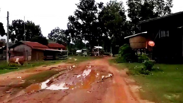 ບ້ານລາດຫໍ້ ຂໍຄ່າຜົລປູກ ເສັຽຫາຍ