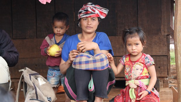 ຜູ້ນໍາລາວຄວນແກ້ໄຂ ບັນຫາ ຂອງ ປະຊາຊົນ ຜູ້ນໍາລາວຄວນແກ້ໄຂ ບັນຫາ ຂອງ ປະຊາຊົນ