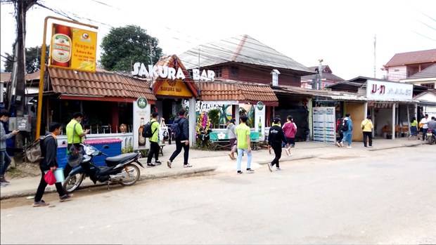 ທຸຣະກິຈການທ່ອງທ່ຽວ ລາວ ຫຼຸດເຄິ່ງ