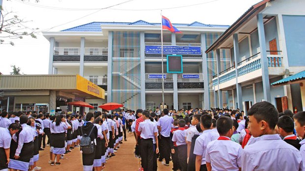 ຊຸດນັກຮຽນ ໂຮງຮຽນເອກຊົນ ແພງເກີນກຳລັງ ຂອງຜູ້ປົກຄອງ