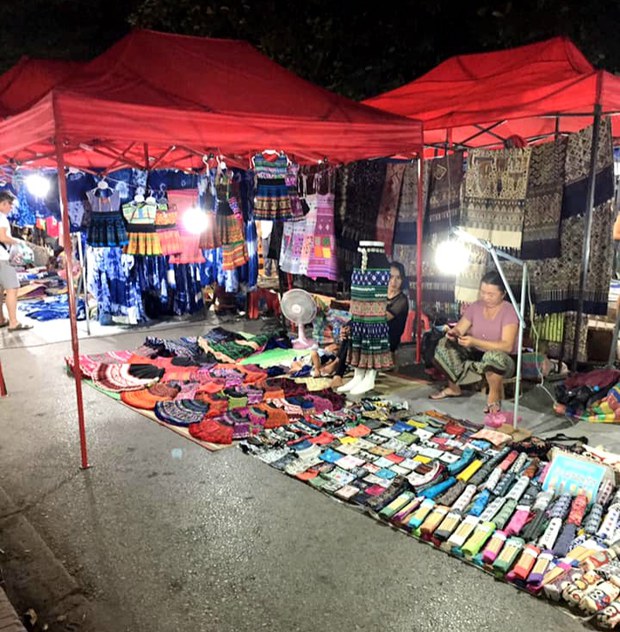 ຕໍາຫຼວດ ຈັບຄົນຈີນ ທີ່ໃຊ້ເງິນຢວນປອມ ຊື້ເຄື່ອງຂອງ ຢູ່ຫຼວງພຣະບາງ