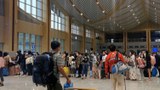ພະນັກງານ ສະຖານີຣົຖໄຟ ລາວ-ຈີນ ຊື້ປີ້ຣົຖໄຟ ຂາຍຕໍ່