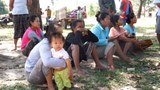 ຊາວບ້ານເຂື່ອນແຕກຂໍໃຫ້ ເຮືອນຖາວອນແລ້ວ ຕາມກໍານົດ