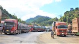 ລາວບໍ່ສາມາດແກ້ໄຂ ບັນຫາຣົຖຂົນສົ່ງ ຕິດຢູ່ດ່ານບໍ່ເຕັນ ໄດ້