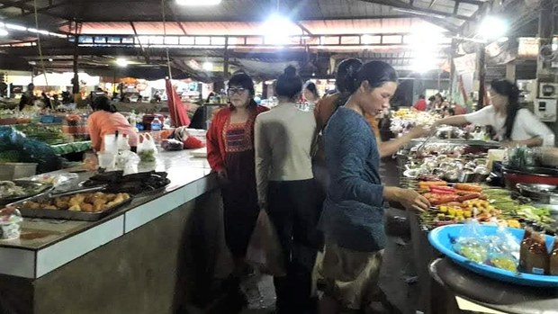 ຊື້-ຂາຍ ສິນຄ້າ ຢູ່ເມືອງແກ່ນທ້າວ ບາງສ່ວນ ໃຊ້ເງິນບາທໄທຍ