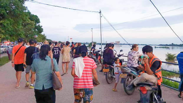 ຜົລຈາກນ້ຳຖ້ວມ ເຮັດໃຫ້ປະຊາຊົນຫຼາຍບ້ານ ບໍ່ມີໄຟຟ້າໃຊ້ ຜົລຈາກນ້ຳຖ້ວມ ເຮັດໃຫ້ປະຊາຊົນຫຼາຍບ້ານ ບໍ່ມີໄຟຟ້າໃຊ້