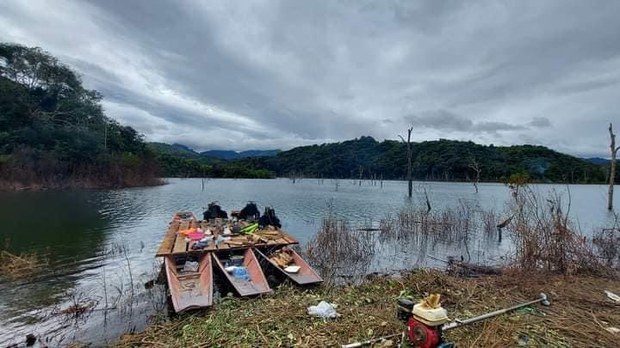ເຮືອຫຼົ້ມຫາຍສາບສູນ 5 ຄົນຄາດວ່າເສັຽຊີວິດ