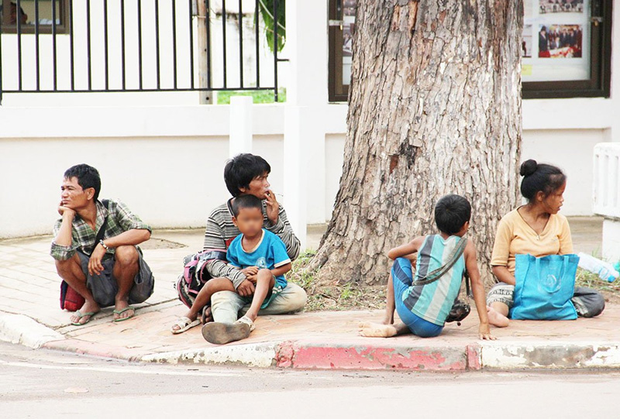 ຈຳປາສັກ ສັ່ງຄຸ້ມຄອງ ຄົນເລ້ລ້ອນ, ຄົນຂໍທານ ຈຳປາສັກ ສັ່ງຄຸ້ມຄອງ ຄົນເລ້ລ້ອນ, ຄົນຂໍທານ