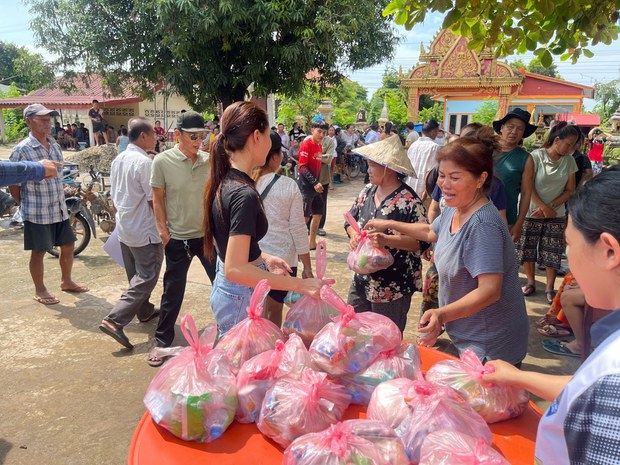 ຜູ້ປະສົບໄພນໍ້າຖ້ວມ ຍັງຕ້ອງການຄວາມຊ່ວຍເຫຼືອ ຜູ້ປະສົບໄພນໍ້າຖ້ວມ ຍັງຕ້ອງການຄວາມຊ່ວຍເຫຼືອ