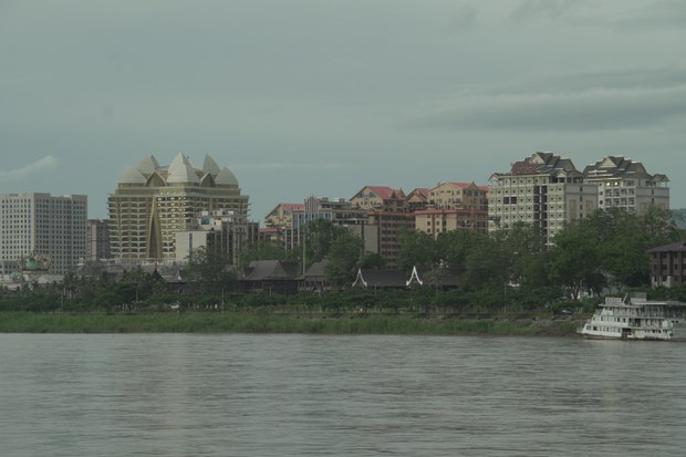 ເສຖກິຈສາມຫຼ່ຽມຄໍາ ປ່ອຍນ້ຳເສັຽ ລົງນ້ຳຂອງ