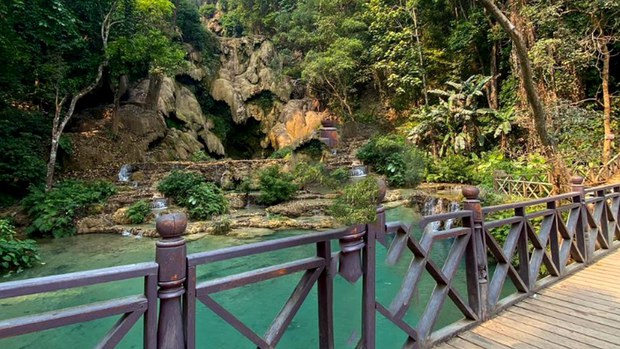 ນໍ້າຕົກຕາດກວາງຊີ ຂາດສາຍ ທາຣາ ນໍ້າຕົກຕາດກວາງຊີ ຂາດສາຍ ທາຣາ