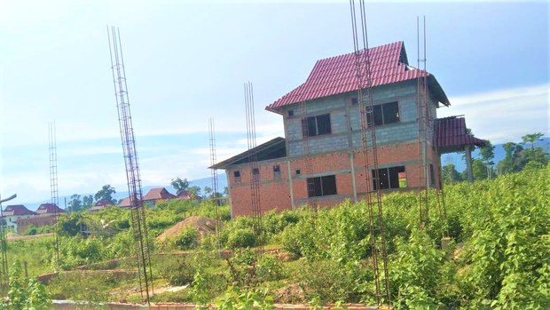 ເລື່ອນ ການກໍ່ສ້າງ ເຮືອນຖາວອນ ອອກໄປອີກ
