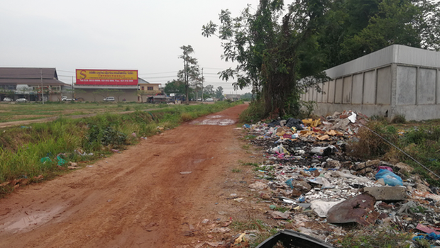ຄົນຈີນ ຂົນສິ່ງເສດເຫຼືອ ຖິ້ມຜິດລະບຽບ ກົດໝາຍ