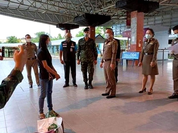 ກໍຣະນີ 59 ເອື້ອຍຮັກ ຖືກສົ່ງ ກັບມາ ລາວ ກໍຣະນີ 59 ເອື້ອຍຮັກ ຖືກສົ່ງ ກັບມາ ລາວ