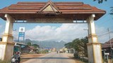 ນັກທ່ອງທ່ຽວຕ່າງປະເທດ ຕົກຈາກທ້າຍຣົຖ ບາດເຈັບ 8 ຄົນ ຢູ່ເມືອງວັງວຽງ