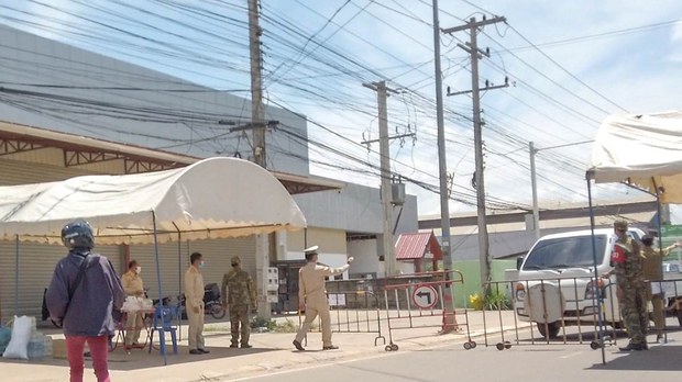 ຕໍາຣວດ ລົງໂທດ ຜູ້ລະເມີດ ລ໊ອກດາວ ຕໍາຣວດ ລົງໂທດ ຜູ້ລະເມີດ ລ໊ອກດາວ