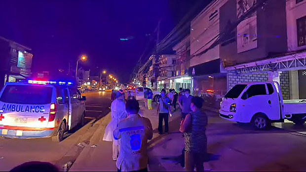 ເຈົ້າໜ້າທີ່ຈັບກຸ່ມຕົ້ມຕຸນ ຄົນຈີນ ສົ່ງກັບປະເທດ ເຈົ້າໜ້າທີ່ຈັບກຸ່ມຕົ້ມຕຸນ ຄົນຈີນ ສົ່ງກັບປະເທດ