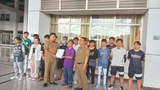 ໄວໜຸ່ມ-ຍິງສາວ ລາວ 14 ຄົນ ທີ່ຕິດຄ້າງຢູ່ປະເທດມຽນມາ ເດີນທາງມາເຖິງລາວແລ້ວ