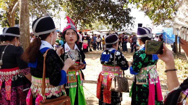 ເດັກນ້ອຍແມ່ຍິງ, ແມ່ຍິງມົ້ງລາວ ຂ. ຊຽງຂວາງ ຖຶືກຄ້າມະນຸສ ໄປຈີນ ເດັກນ້ອຍແມ່ຍິງ, ແມ່ຍິງມົ້ງລາວ ຂ. ຊຽງຂວາງ ຖຶືກຄ້າມະນຸສ ໄປຈີນ