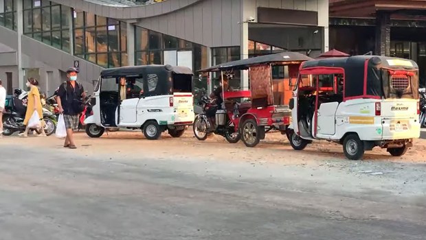 ໄທຍ ຊ່ອຍເຫຼືອ ຄົນລາວ ທີ່ເປັນສແກມເມີ້ຣ໌ ຢູ່ກັມພູຊາ ໄທຍ ຊ່ອຍເຫຼືອ ຄົນລາວ ທີ່ເປັນສແກມເມີ້ຣ໌ ຢູ່ກັມພູຊາ