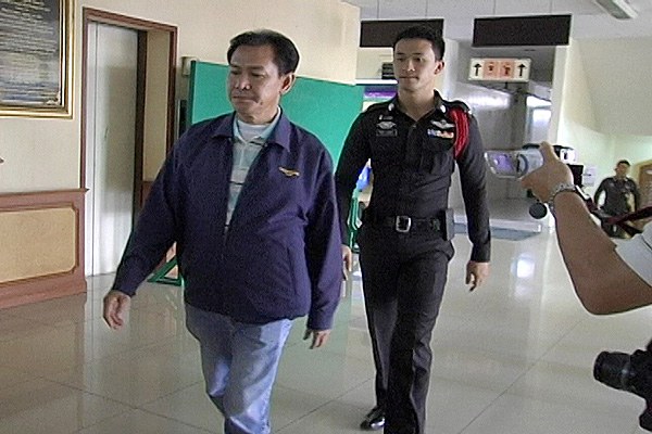 F-thai-policeman F-thai-policeman
