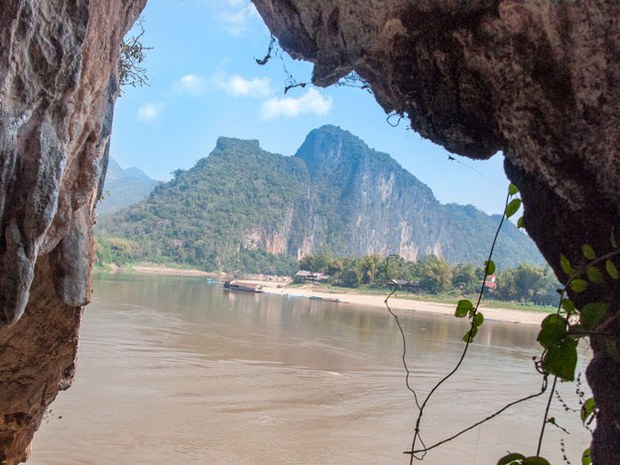 F-Laos