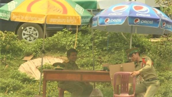 ຕຳຣວດ ເກັບເງິນ ຜູ້ລະເມີດ ກົດຈະຣາຈອນ ແຕ່ບໍ່ມີໃບສັ່ງ ຕຳຣວດ ເກັບເງິນ ຜູ້ລະເມີດ ກົດຈະຣາຈອນ ແຕ່ບໍ່ມີໃບສັ່ງ
