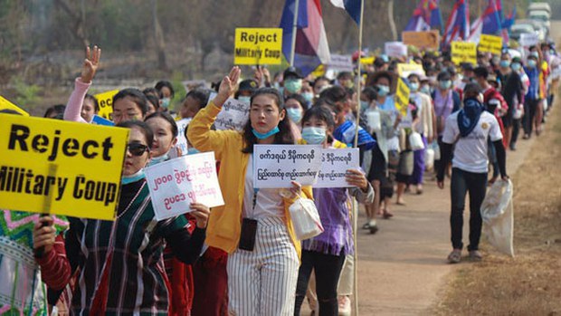 ອອງຊານ ຊູຈິ ພົບກັບ ທະນາຍຄວາມ ອອງຊານ ຊູຈິ ພົບກັບ ທະນາຍຄວາມ